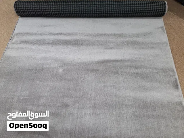 فرشه ممر نظيفه يوجد منه اثنان الطول 3متر× العرض متر 45