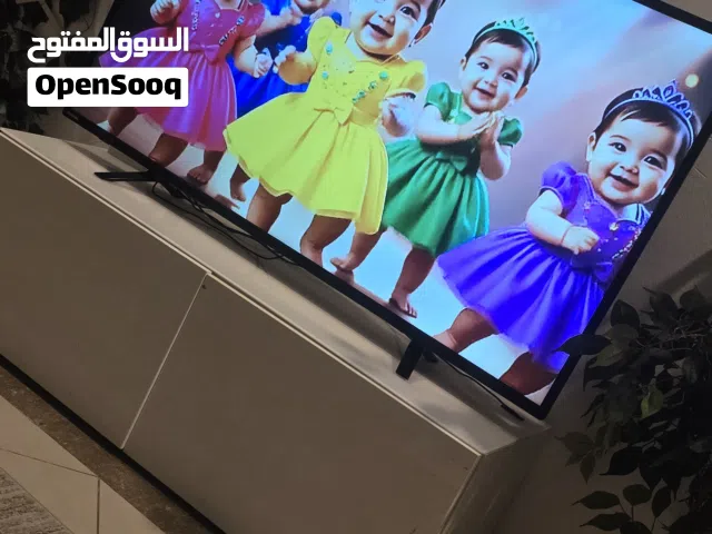 طاولة تلفزيون من ايكيا بحاله ممتازه