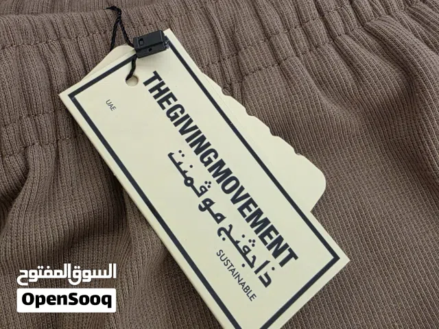 طقم بلوزة وشورت The Giving Movement جديد بالليبل واصلي قياس لارج (السعر 30 للقطعتين )