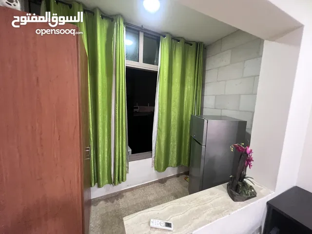 ستوديو للايجار دكتور/ه ا او طالب طب او زائرين وسط رفيديا