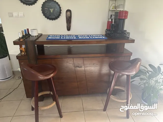 Bar unit with 2 bar stools the bar is from Marina homes