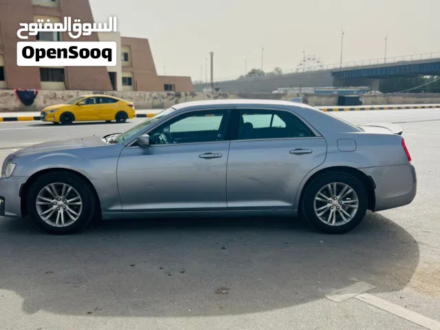 Used Chrysler 300 in Dhi Qar