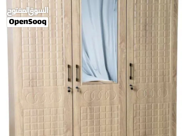 خزانة ملابس بحالة ممتازة ثلاثة ابواب