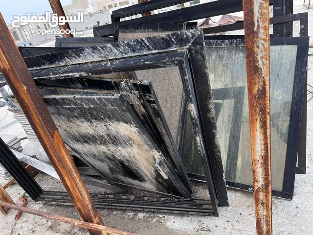 ثلاثه شبابيك وباب سحاب