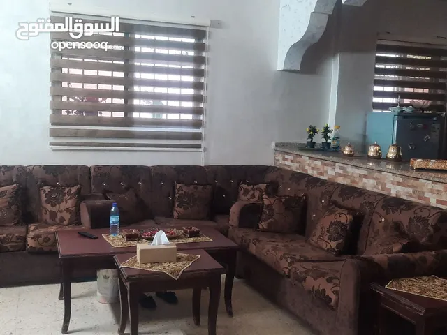 215 m2 4 Bedrooms Townhouse for Sale in Amman Marka