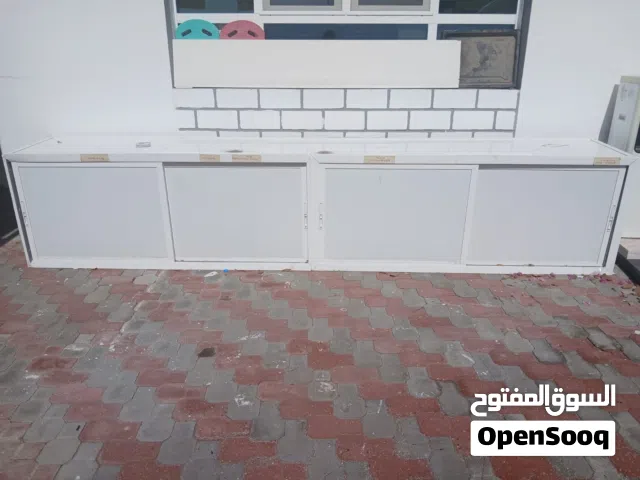 رفوف للبيع