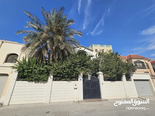 للبيع فيلا مميزة بتصميم كلاسيكي في أم الحصم
