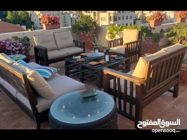 طقم خشب خارجي مع طاوله بحالة جيده