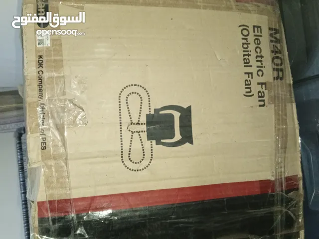 يوجد لدينا مراوح سقف