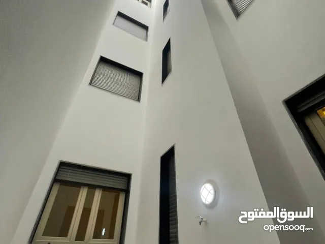 950 m2 5 Bedrooms Villa for Sale in Tripoli Souq Al-Juma'a