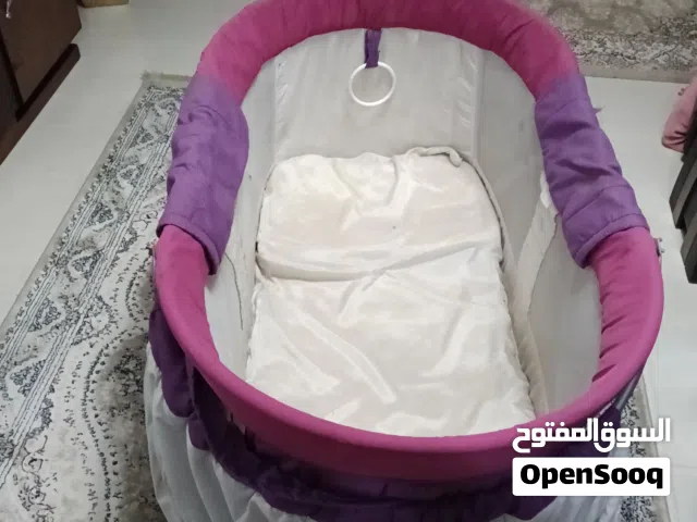 سرير اطفال هزاز ومستويين بالمرتبة والابلكاشه