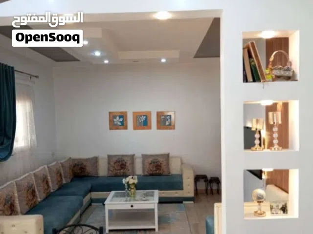 شقة أرضية مع جنانات من ثلاث جهات