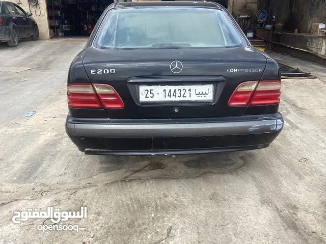 مرسيدس عيون E200