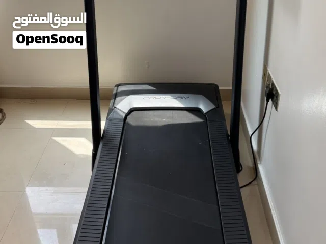 آلة ركض ProForm بحالة ممتازة – سير كهربائي منزلي
