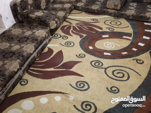 6فرشات مع مساندهم ومراكيهم والسجاده والبردايه