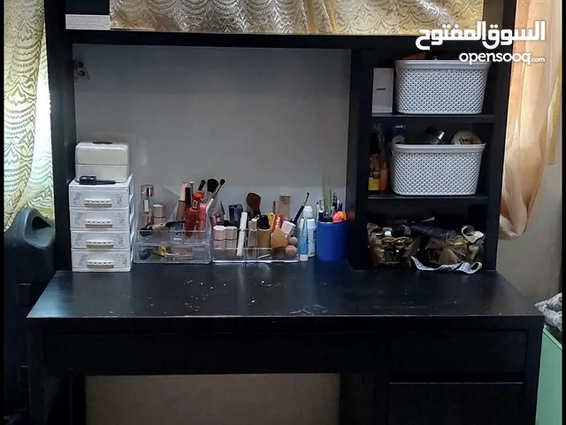 مكتب دراسي مستعمل للبيع