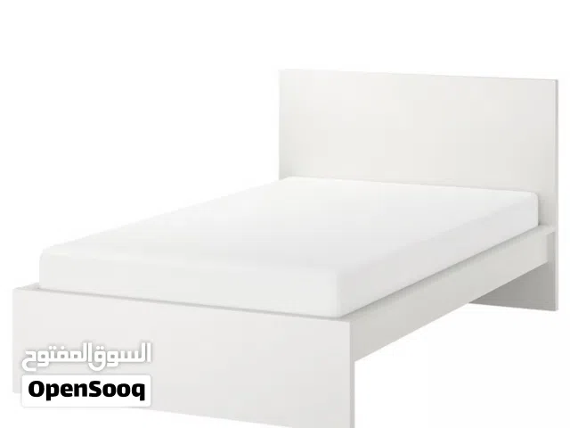 سرير ايكيا ابيض جديد مستعمل سنه فقط حاله جيده جدا نضيف