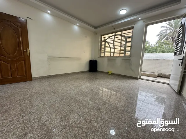 شقة كبيرة طابق ارضي ذات مدخلين في منطقة اليرموك