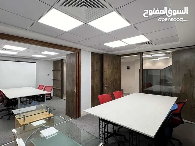 شقة تجاريه ارضيه مجهزه بالاثاث لمكتبي تصلح لشركات ولعيادات ف سنتر بن عاشور