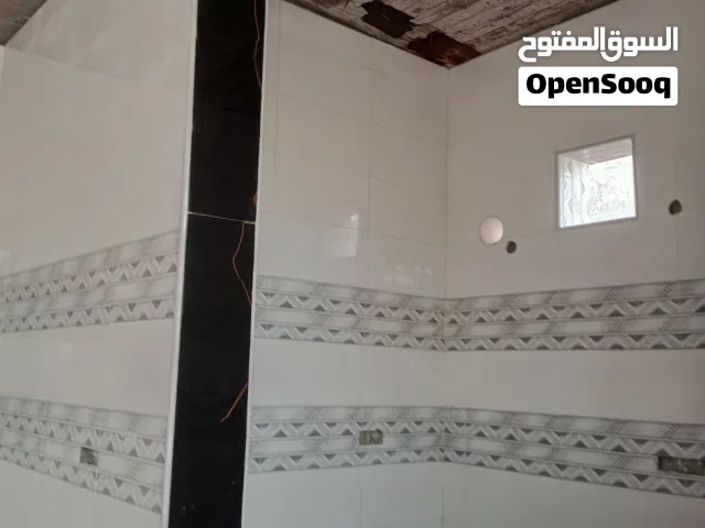 خلفه سيراميك أرضي وجداري ودرج صبة تصفير