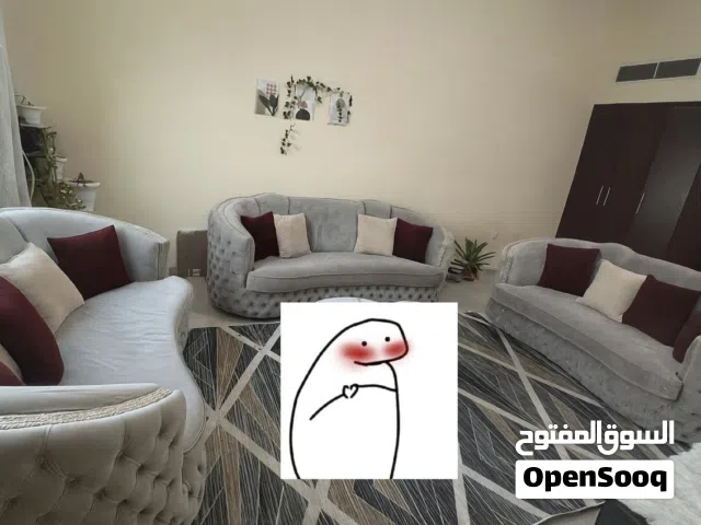 كنب نوع منتاز للبيع بسبب ضيق المكان