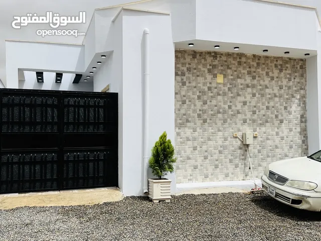 110 m2 3 Bedrooms Townhouse for Sale in Tripoli Ain Zara