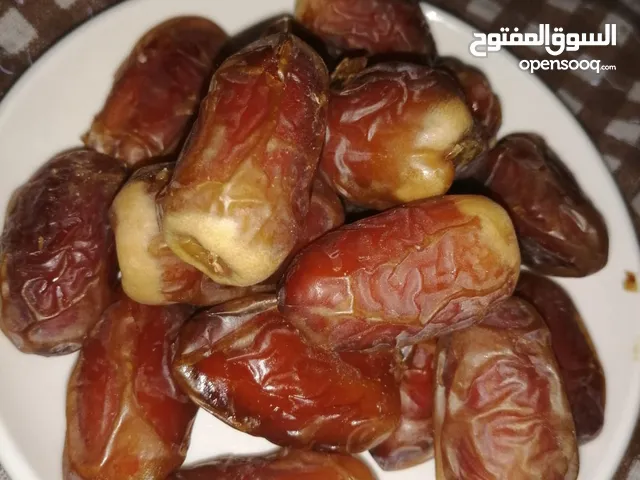 تتوفر معي تمور عمانيه بجوده عاليه وعسل وسمن