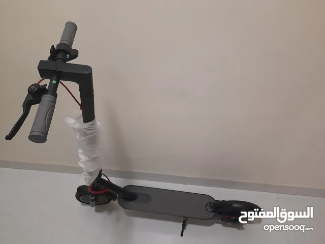 سكوتر كهربائي كبير جديد للبيع لم يستخدم أقصى سرعه 25km/h يوجد به شاشه سرعه مع كامل ملحقاته