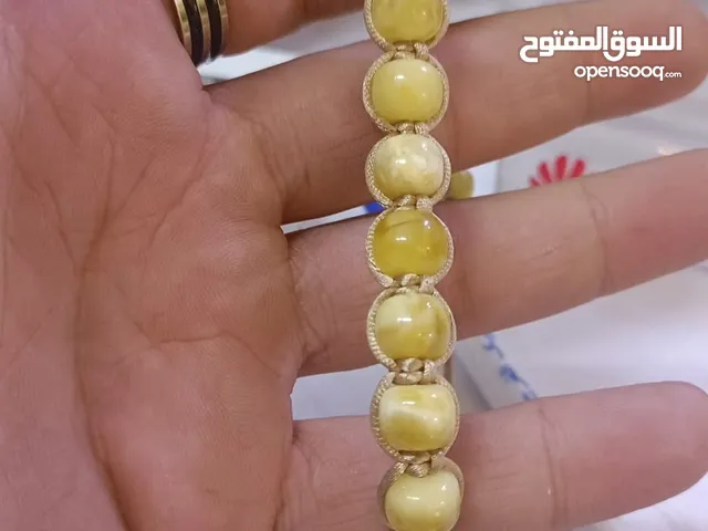 اساور من الكهرب البلطيقي
