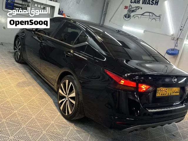 2022 نيسان التيما SR