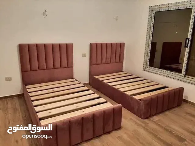 اثاث منزلى ومكاتب وغرف النوم و كمان بيبقا معاه ضمان خمس سنوات