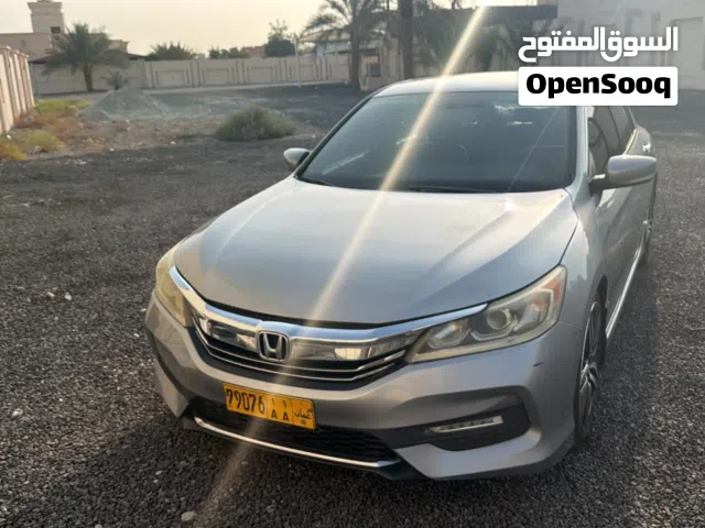 للبيع هوندا أكورد سبورت 2017 – نظيفة وجاهزة للاستخدام.
