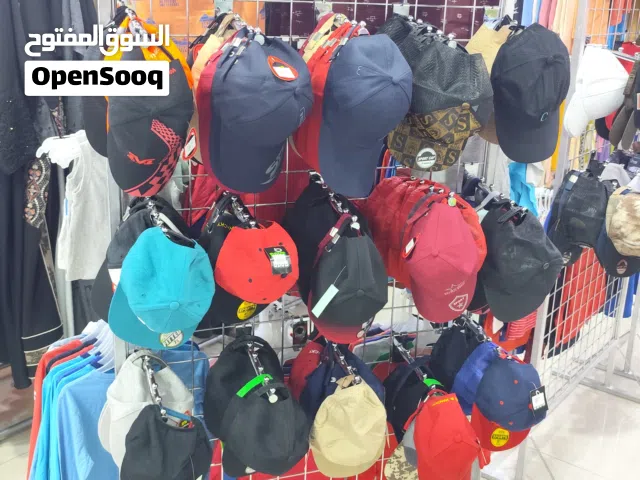 للبيع اغراض محل ملابس حديد و علاقات و و و