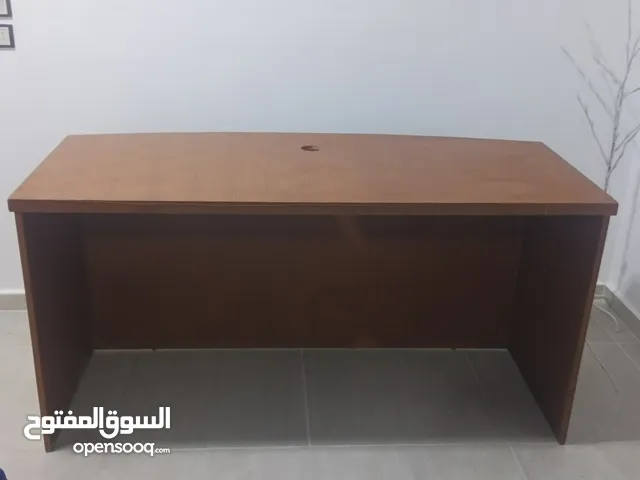 مكتب مستعمل للبيع