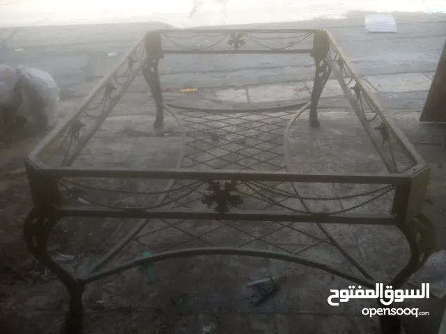 طاوله حديد مستعمله للبيع