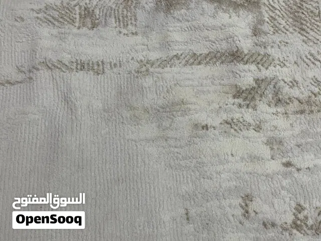 سجادة تركية رقم واحد مقاس 3.0 - 4.0 لم يتم استخدامها بجودة عالية وسعر اقل من سعرها الاصلي