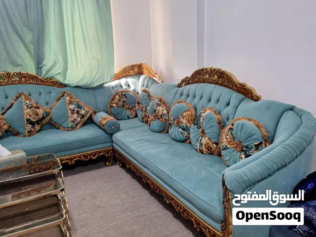 مجلس 14 شخص استخدام سنتين بحالة متوسطه