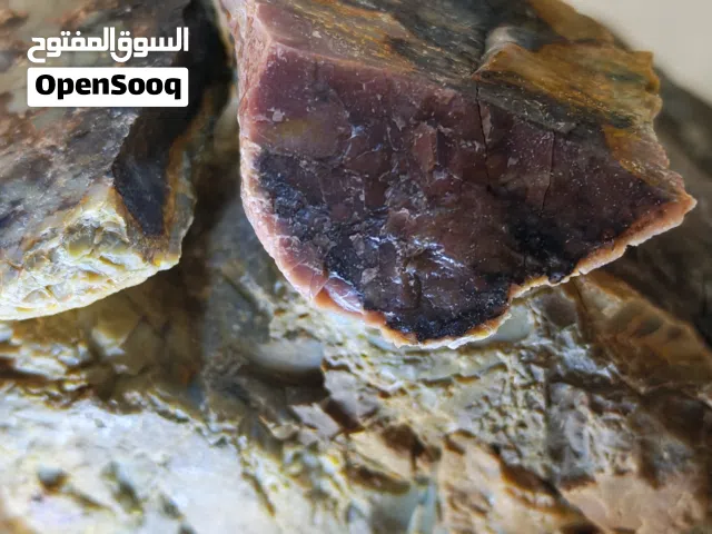 احجار متنوعة