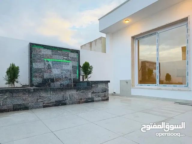 شقة تشطيب فاخر في جانب جامعة ناصر