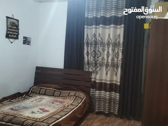 منزل مكون من 3غرف نوم و3 حمامات واحده ماستر وصاله وصالون وحديقه عدد 2