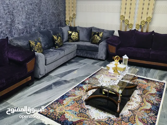 طقمين كنب بحاله الوكاااااااله بسعر مغري جدا