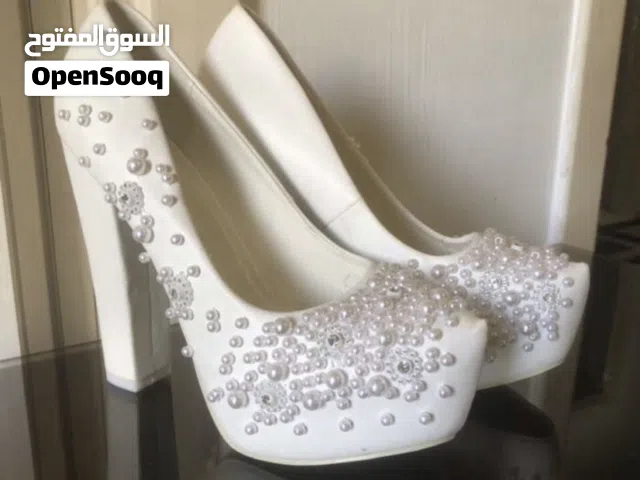أحذية ستاتي بحال الجديد نوعيات ممتازة للبيع