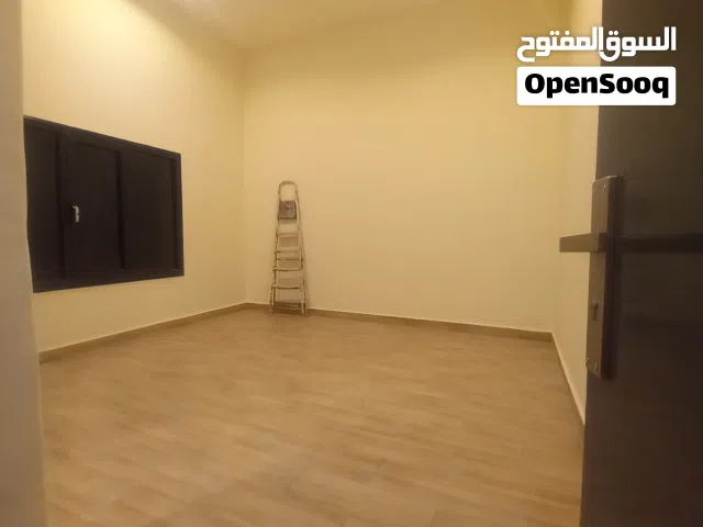 استديوهات للايجار بحولي اول ساكن مساحه جيده عائلات وافدين فقط قريبه من جميع الخدمات بنايه ممتازه