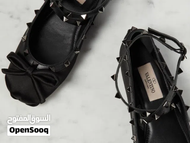 حذاء فالنتينو روكستد (Valentino) أصلي جديد بالكرتون - وارد أمازون