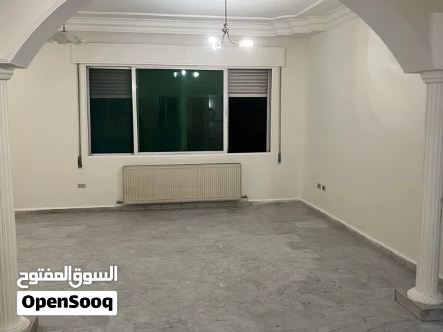 شقة للايجار بالشميساني، طابق أول، ثلاث غرف نوم، 180 متر