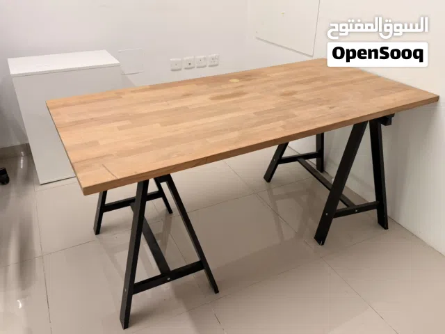 طاولة مكتب / دراسة