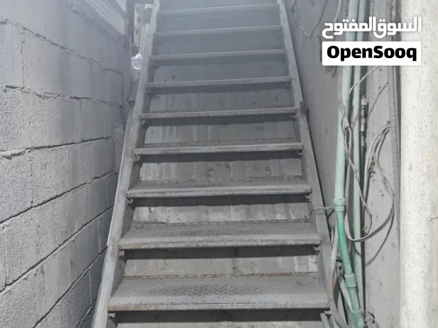 يوجد درج للببع