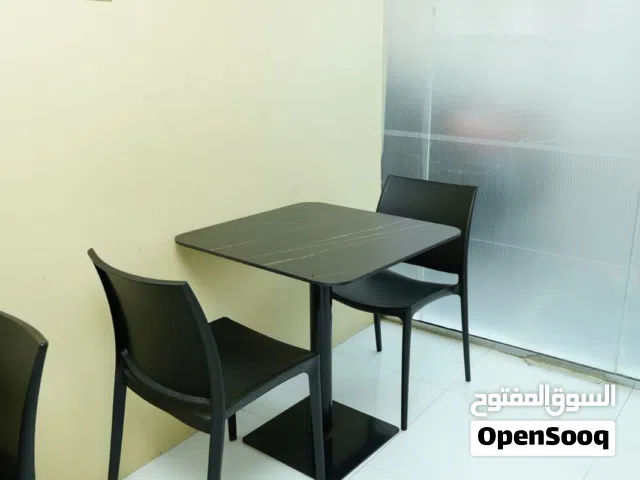 معدات مطعم (طاولات،طاولة شوي مع الموقد،طاولتين استيل خوضين،شول،صفاري قدور كبيرة ومتوسطة،سخان ماء، )