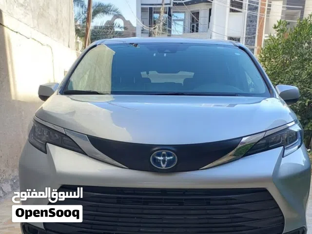 2024 تويوتا سيينا LE