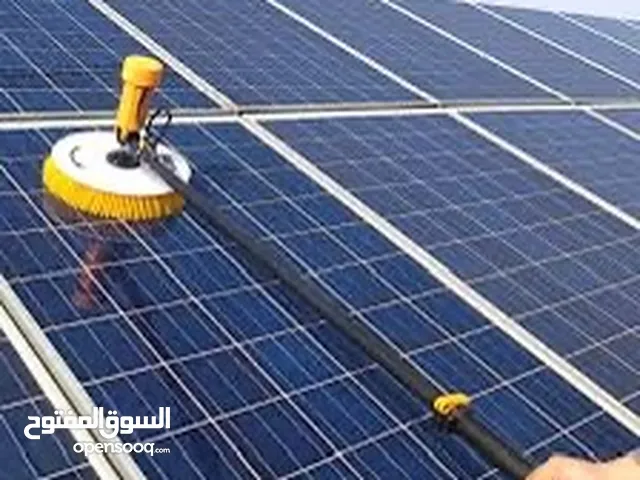 مكينة لتنظيف اللواح الطاقة الشمسية